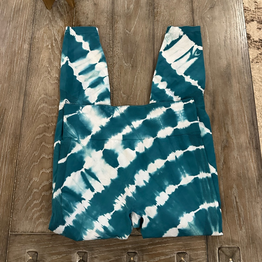 Victoria’s Secret PINK Stylish Teal and White Tie-Dye Leggings - Picture 7 of 12
